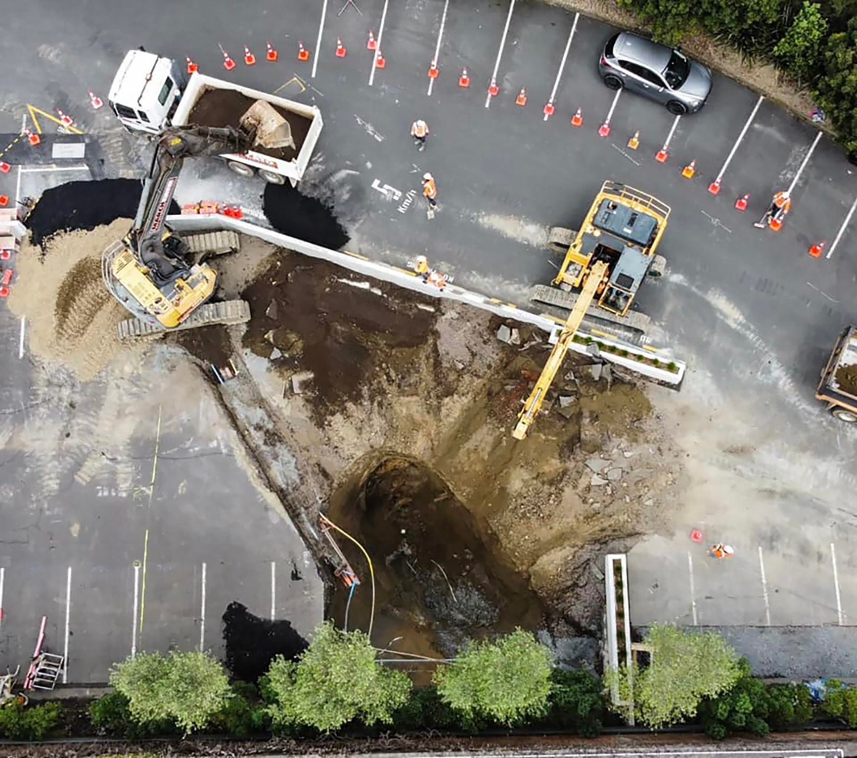 Auckland sewer sinkhole: 'Size of a tennis court' - 13m deep