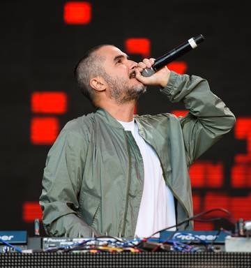 How Zane Lowe Became The World S Most Powerful Dj Nz Herald