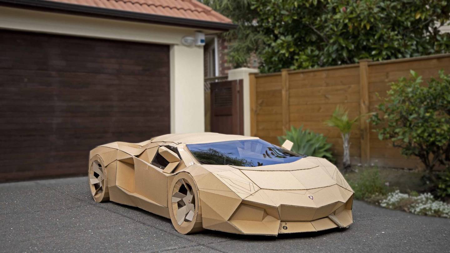 Lamborghini prej kartoni u shit për më shumë se 10,000 dollarë. Foto / Më tregtoni