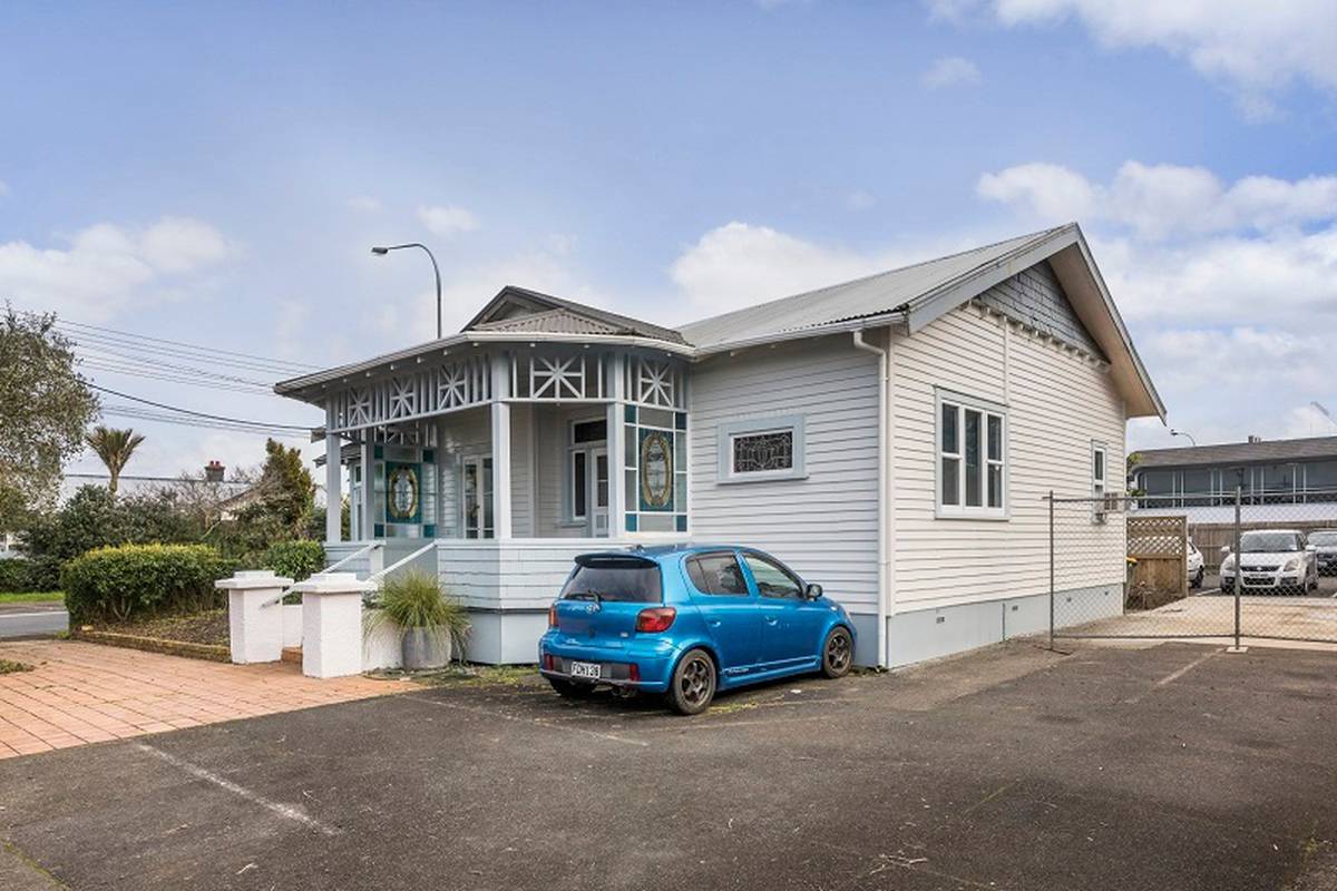 Takapuna Bungalow Suits Medical Users Nz Herald