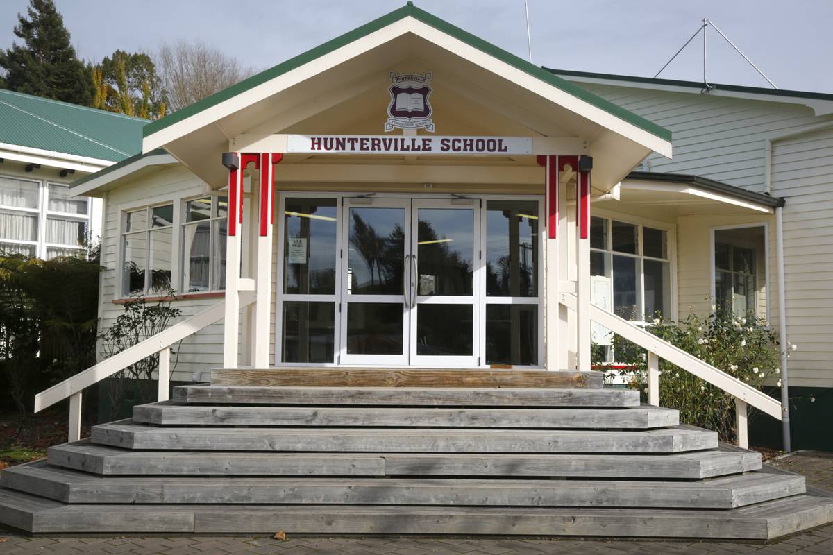 Hunterville Pupil Wins Colour Your Classroom Competition Nz Herald