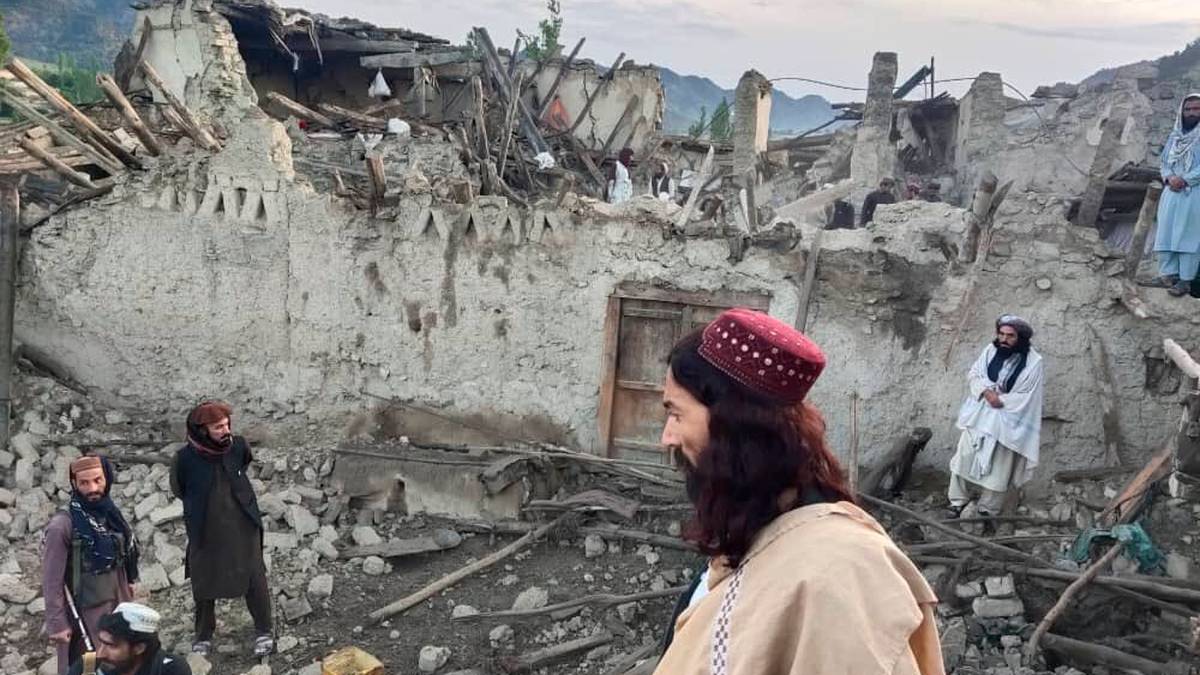 لقي ما لا يقل عن 920 شخصًا مصرعهم في زلزال ضرب أفغانستان