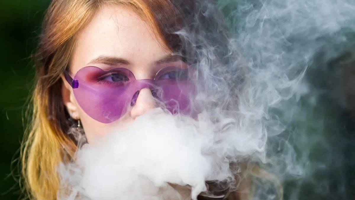 Nastolatki wciąż widzą nielegalne reklamy e-papierosów, kupuj online – Vape-Free Kids NZ