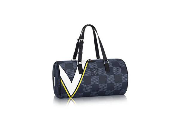 America's Cup 2017: Team NZ hurl $3000 Louis Vuitton bags to crowd