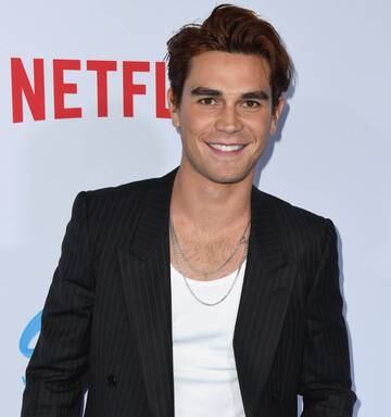 Fans Paying 400 For Ultimate Kj Apa Experience At Oz Comic Con Nz Herald