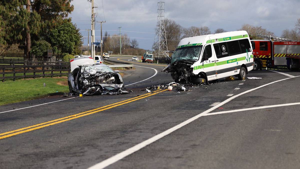 ambulance-officer-dies-after-crash-near-cambridge