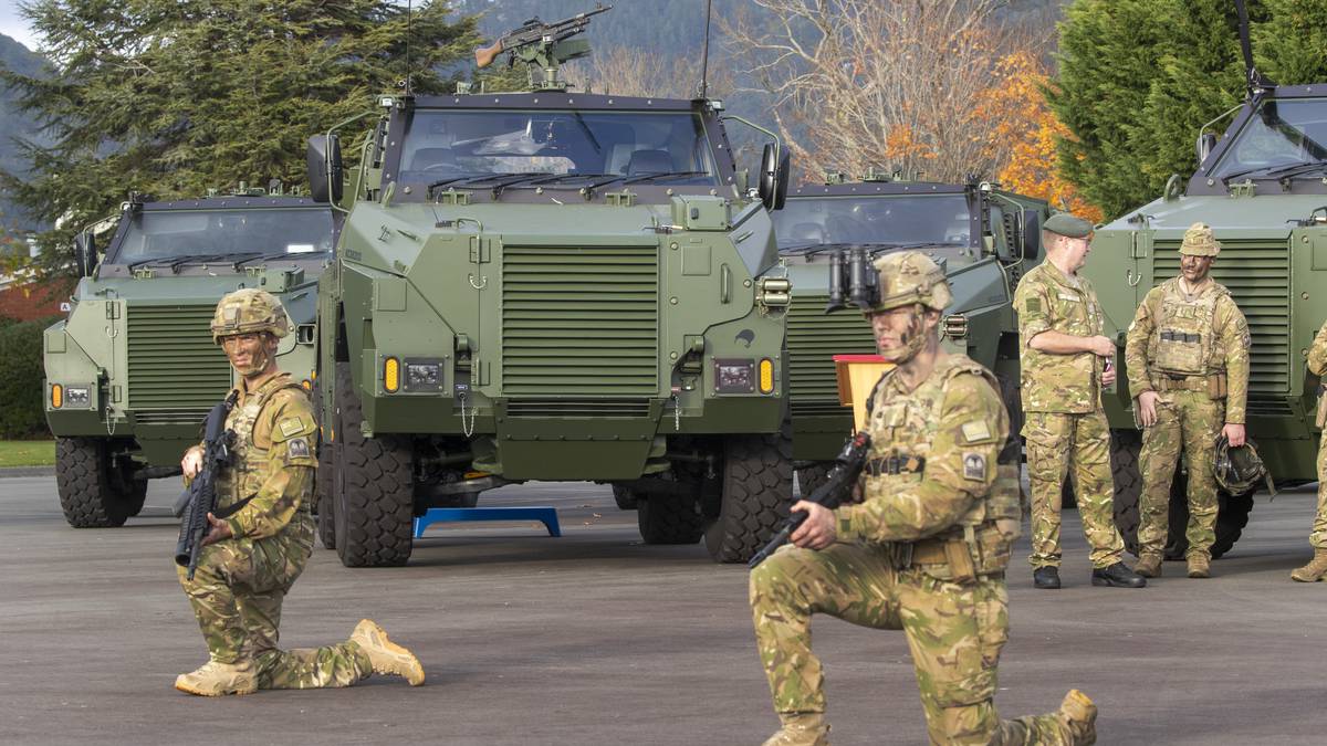 El ejército obtiene una nueva flota Bushmaster de $ 100 millones a medida que caen los despidos después del aumento salarial