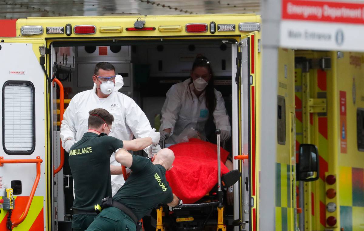 Covid 19 Coronavirus Us And Uk Brace For Soaring Death Tolls As Pandemic Bears Down Nz Herald