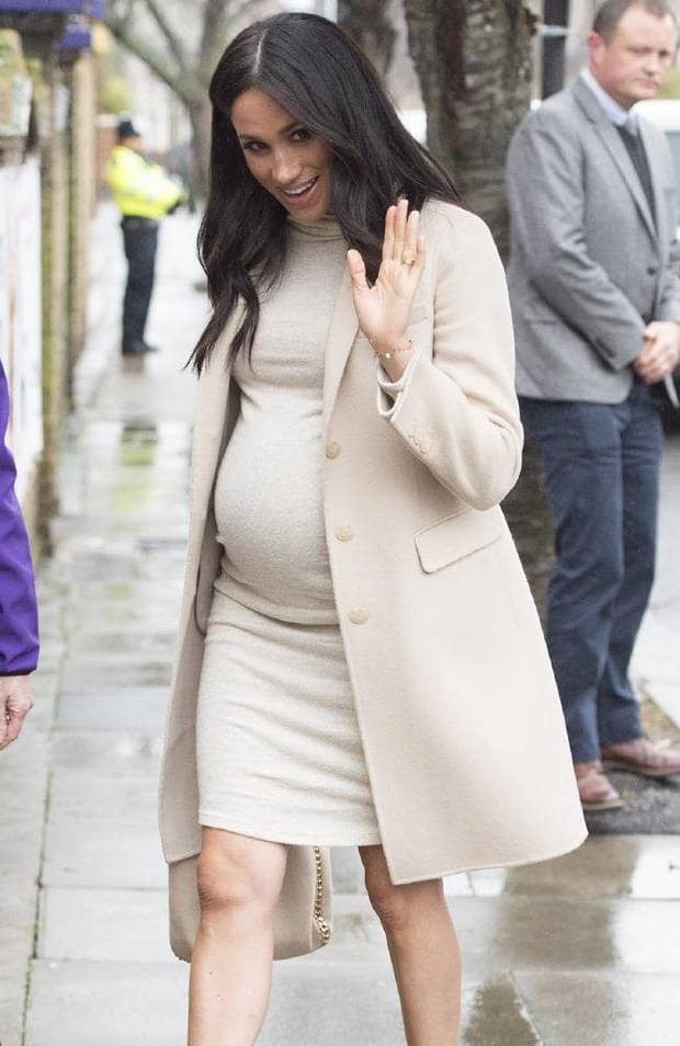 Meghan Markle S Thrifty 50 H M Maternity Dress Breaks Internet