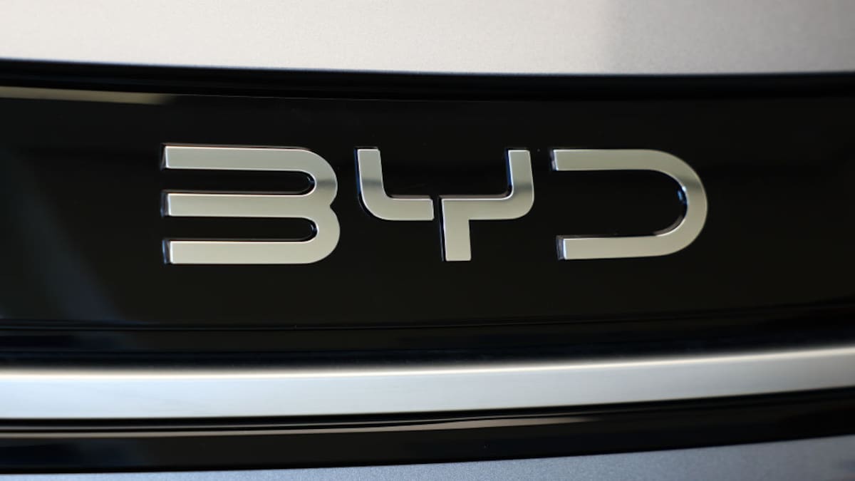 China EV giant BYD soars after 5-minute charging platform unveiled China EV giant BYD soars after 5-minute charging platform unveiled