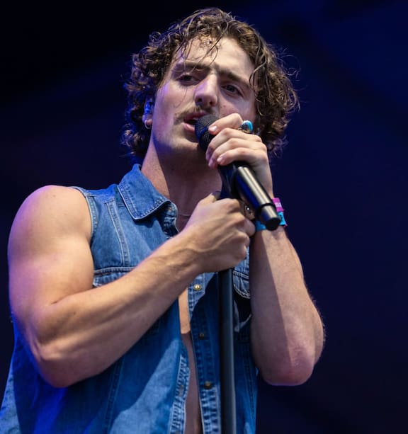 Benson Boone at Spark Arena, review: Beautiful Things and backflips - NZ Herald