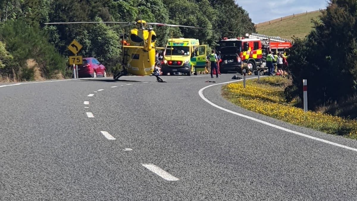 Driver charged after 12 people injured in crash between van and SUV on SH5 Driver charged after 12 people injured in crash between van and SUV on SH5