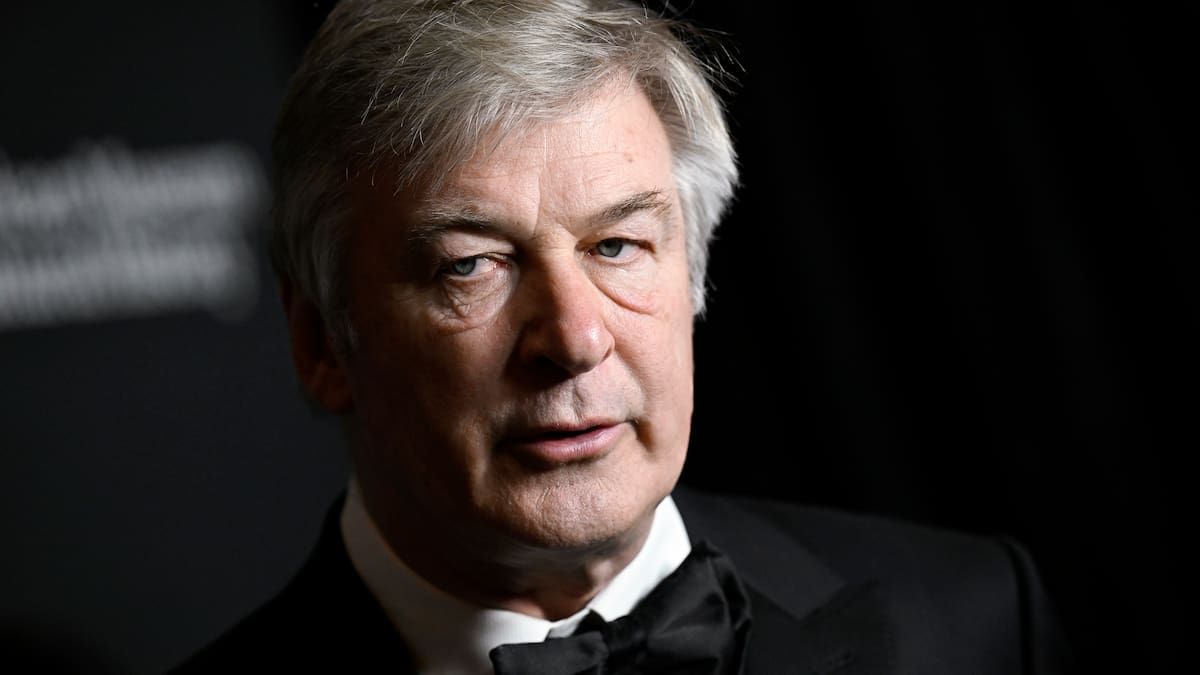 Actor Alec Baldwin hits anti-Israel protesters on phone after being heckled at New York cafe