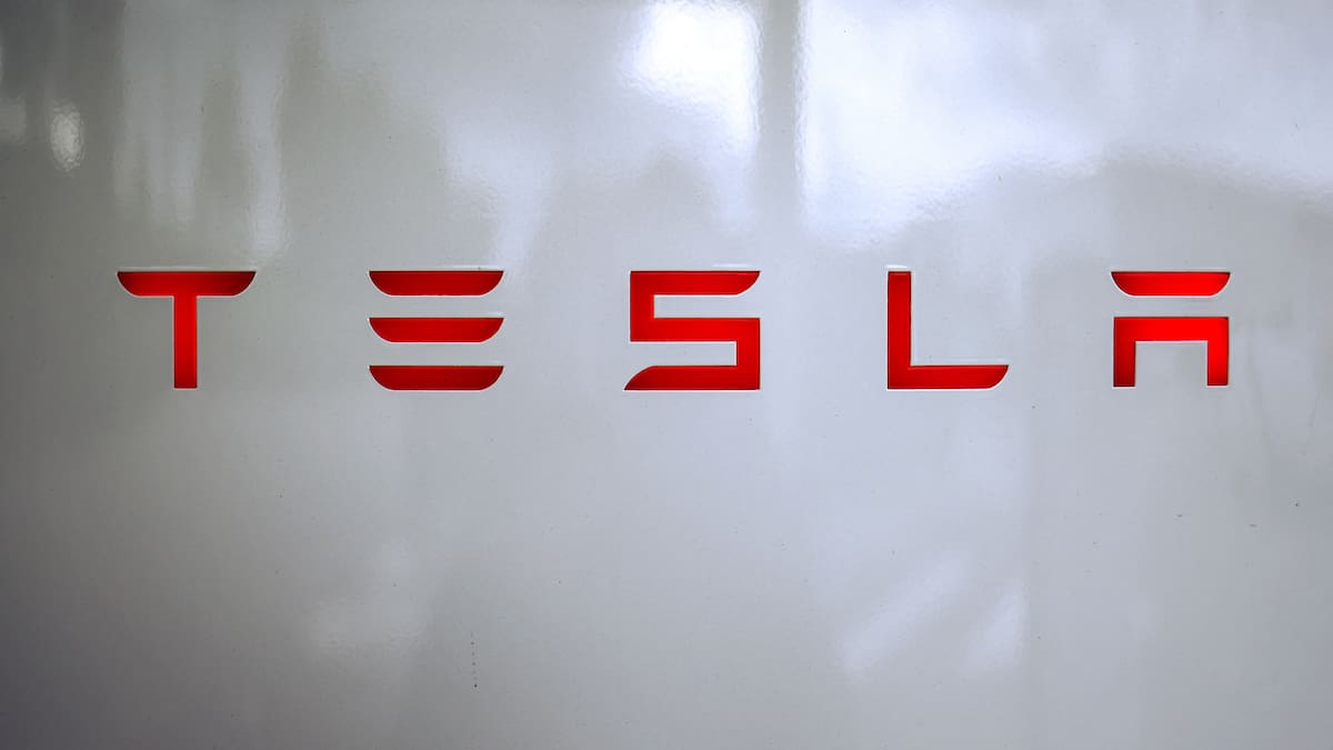 Tesla grants b in shares to retain Musk Tesla grants b in shares to retain Musk