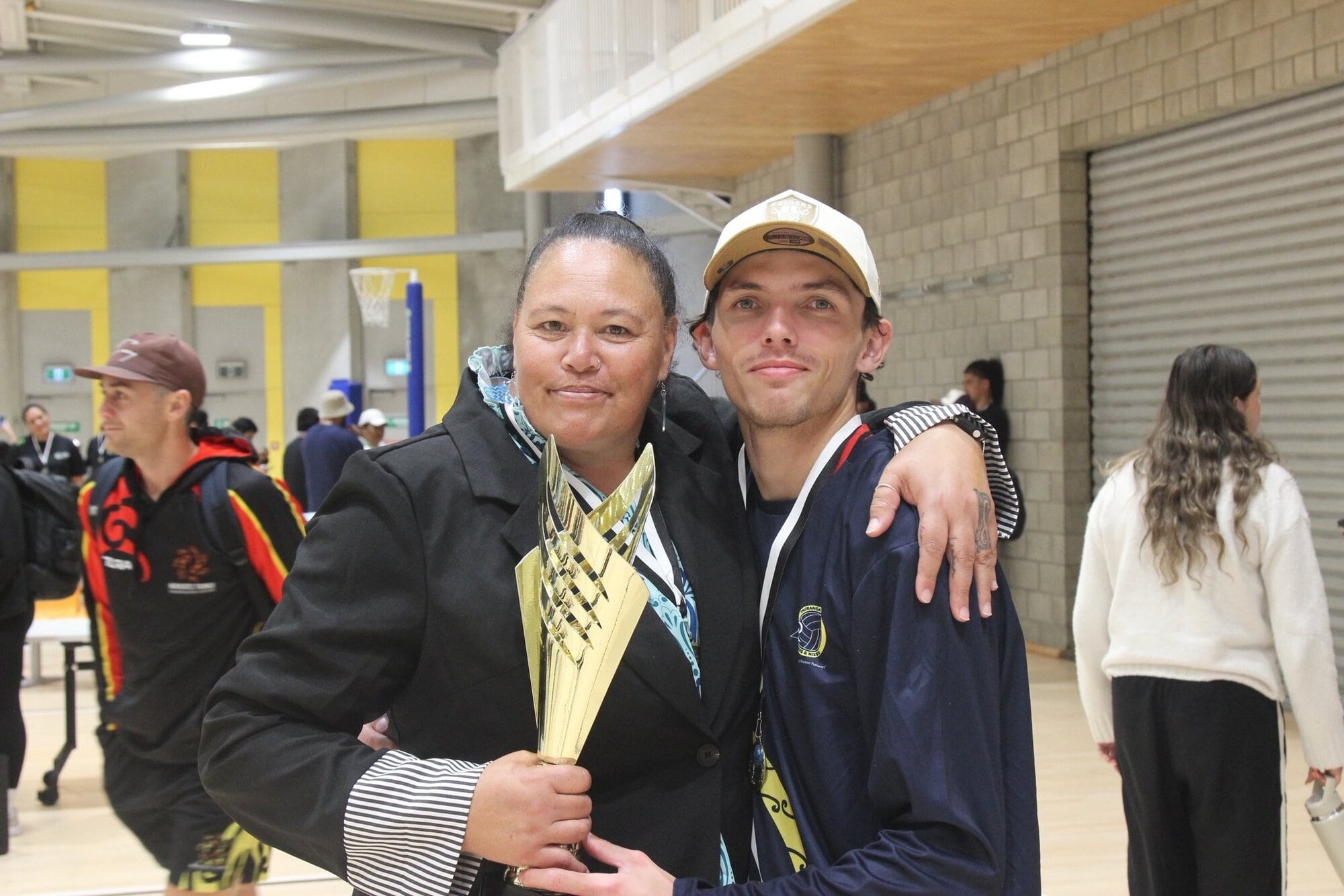  Tauranga Men&rsquo;s Netball team coach Shelley Norris with player Keni Kingi. Photo / Supplied