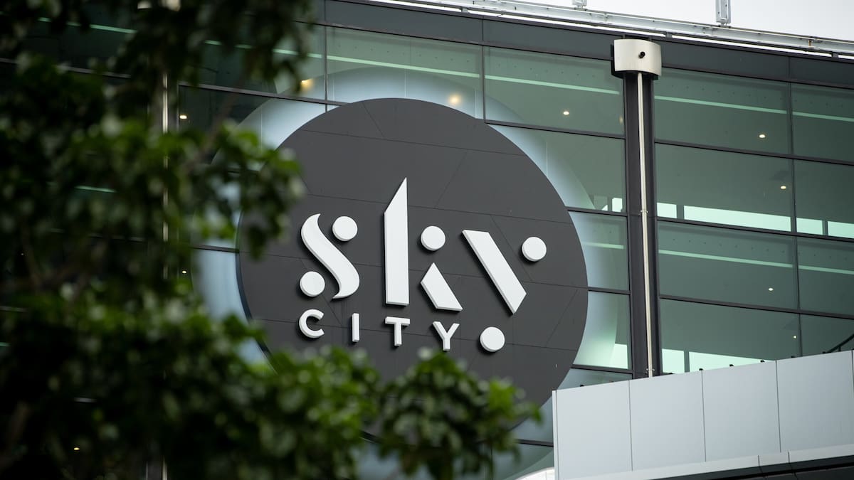 SkyCity casino wants larger deck so more people can smoke while playing pokies SkyCity casino wants larger deck so more people can smoke while playing pokies