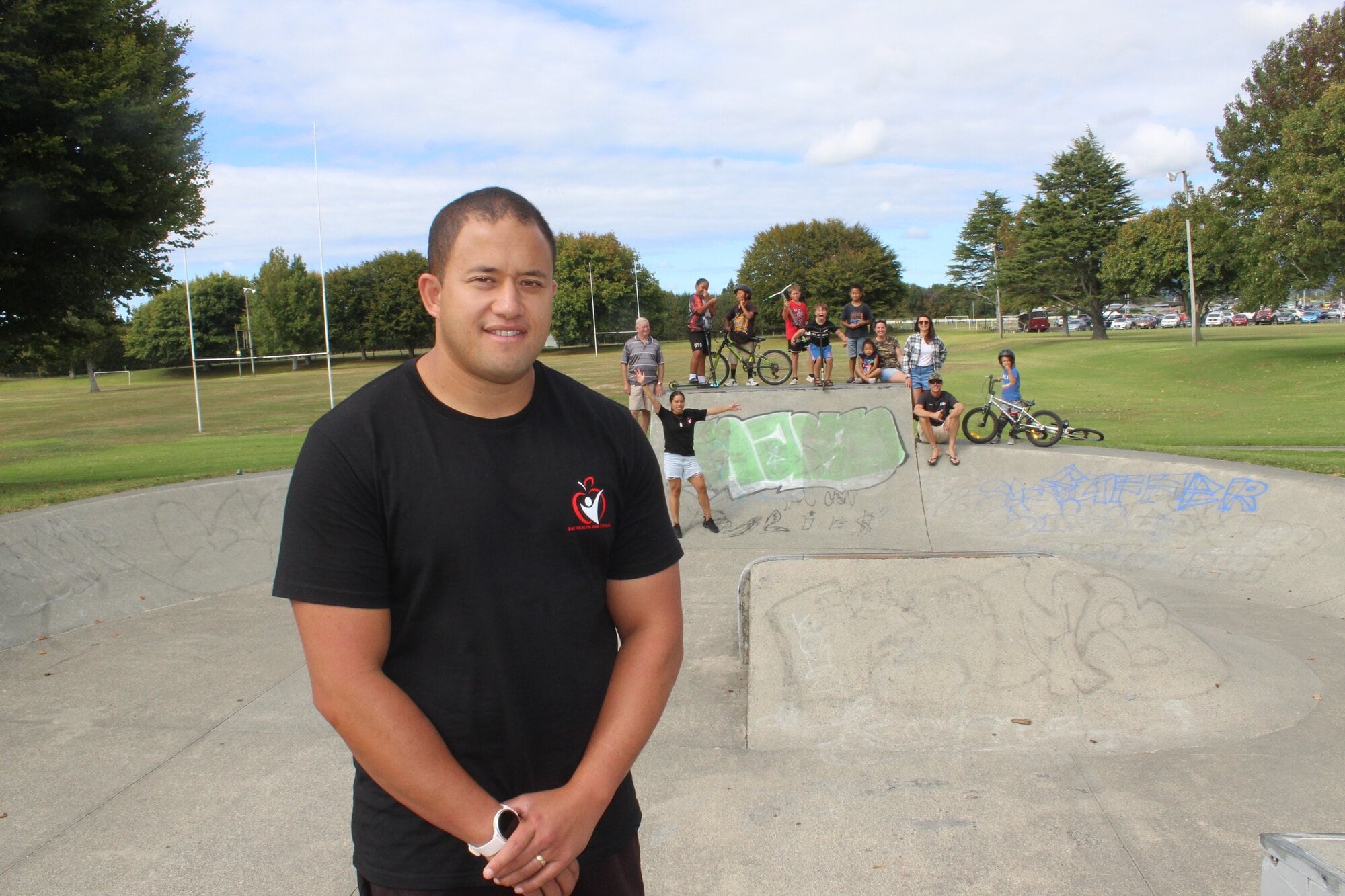  Street artist Kalib Wallace is getting ready beautify Katikati Skatepark. Photos / Rebecca Mauger