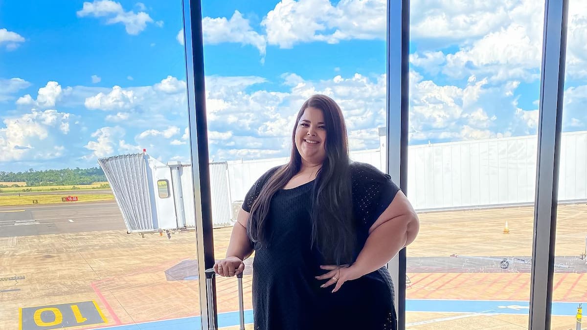 Plus size model told to pay for upgrade because she did not fit in seat