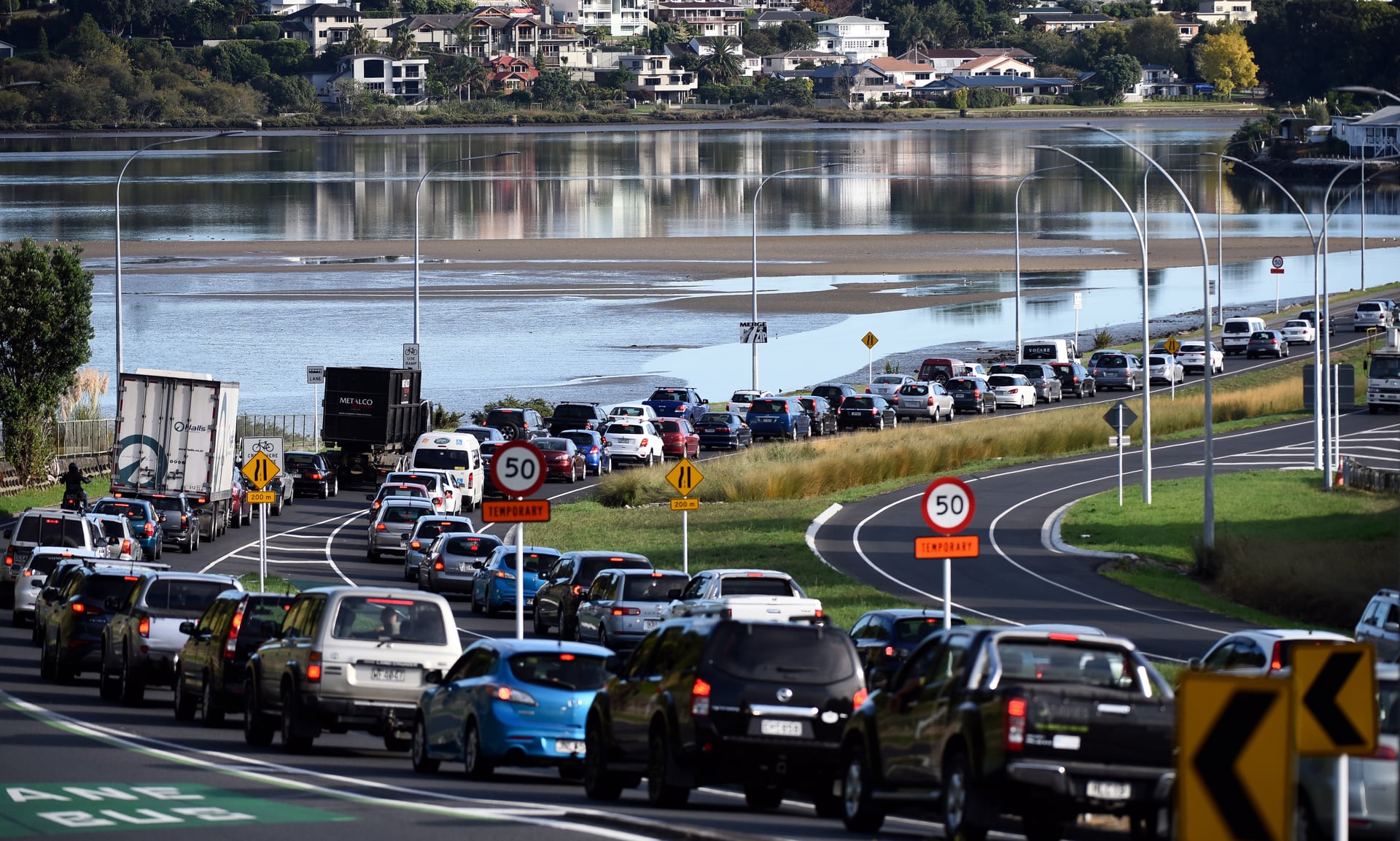 Traffic on State Highway 2A towards Turret Rd, Tauranga. Photo / George Novak 

