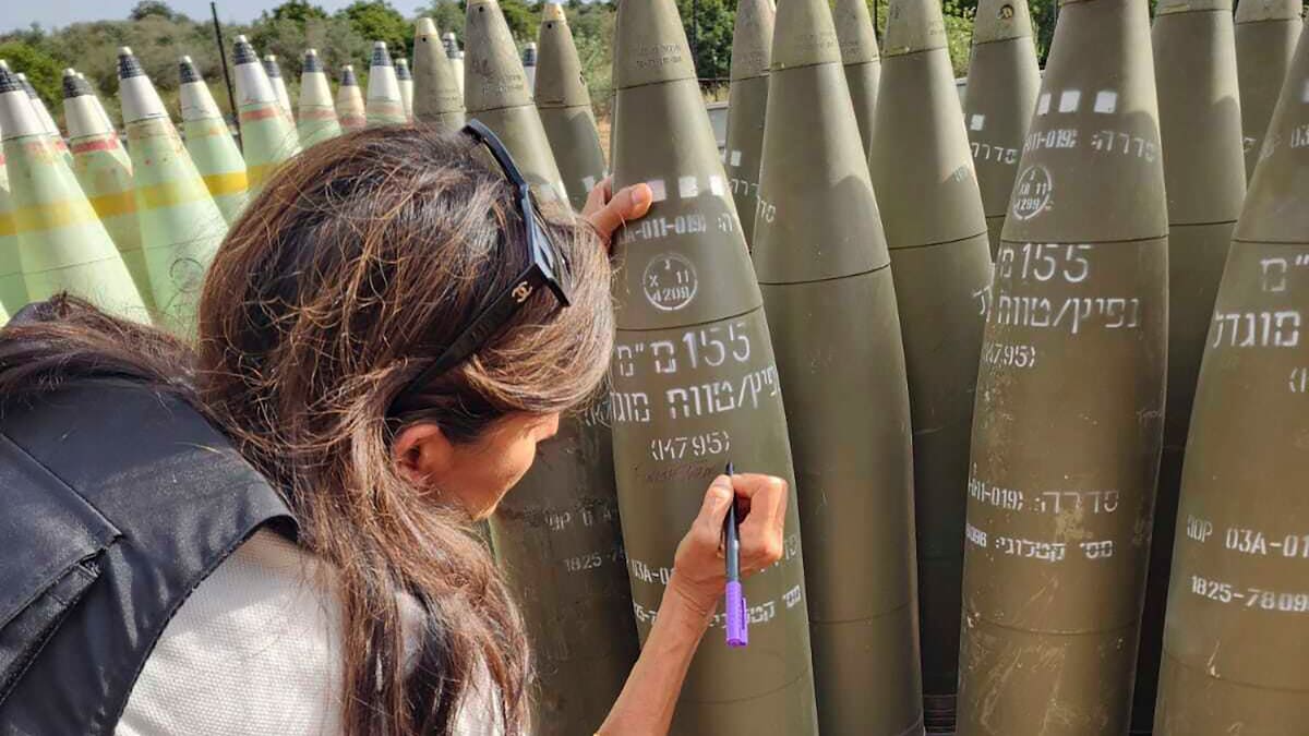 Former US governor writes 'finish them' on Israeli artillery shells Former US governor writes 'finish them' on Israeli artillery shells