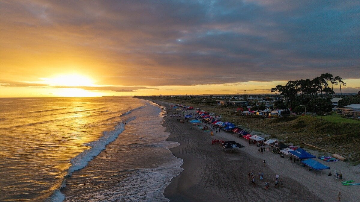 Pāpāmoa Beach on the morning of Oceans Day 1. Photo / Jamie Troughton/Dscribe Media