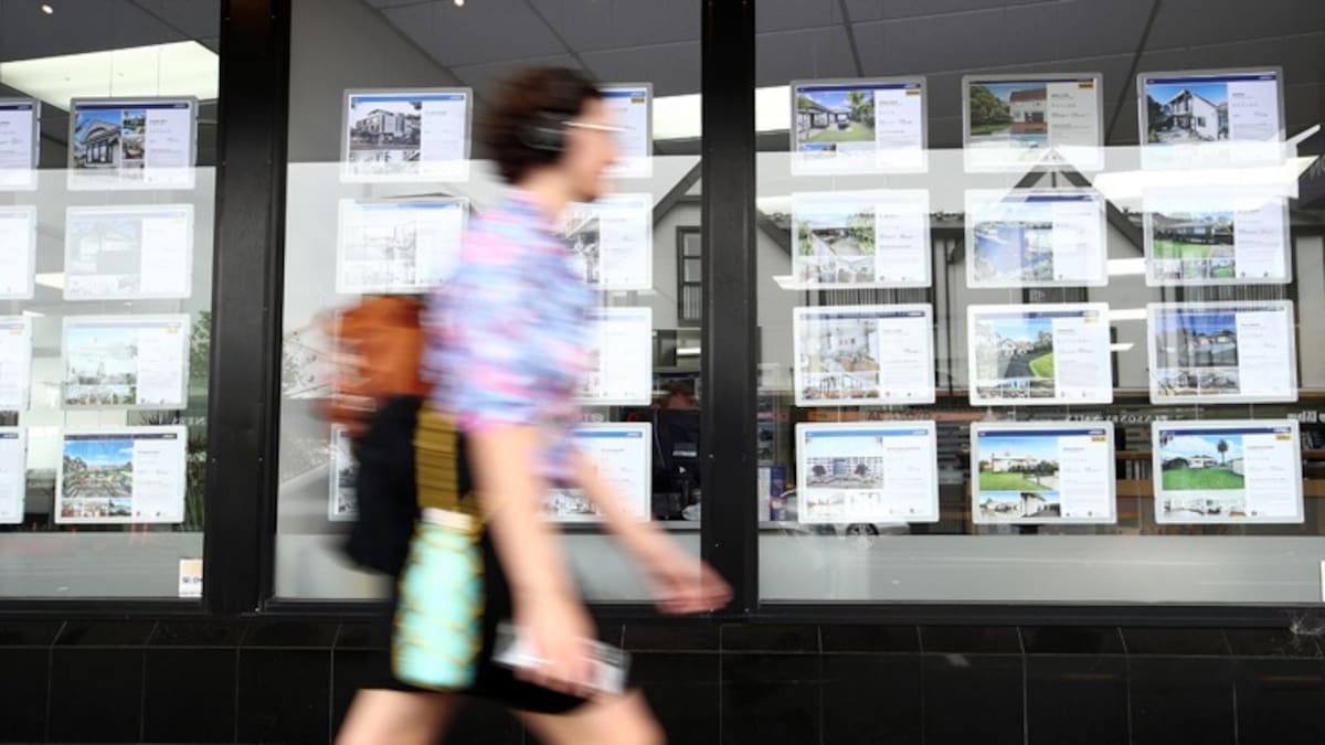 Is it harder to buy a house once you’re 40? Is it harder to buy a house once you’re 40?