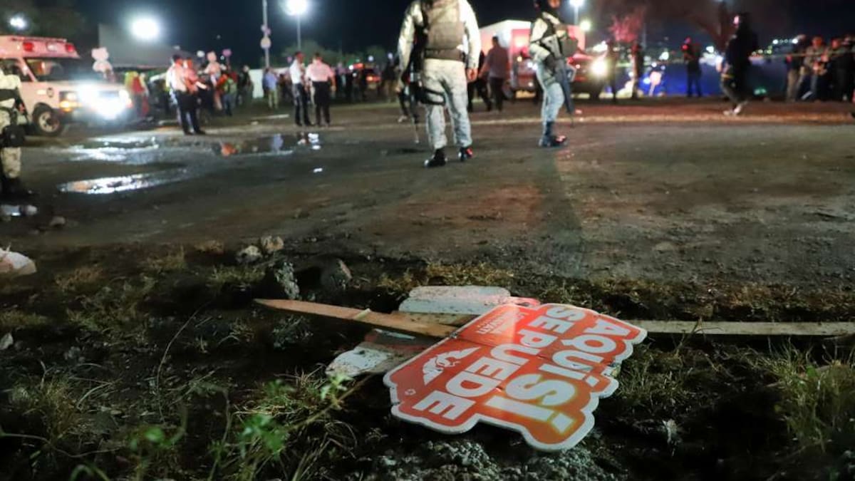 Nine killed, 63 injured at Mexican campaign rally stage collapse Nine killed, 63 injured at Mexican campaign rally stage collapse