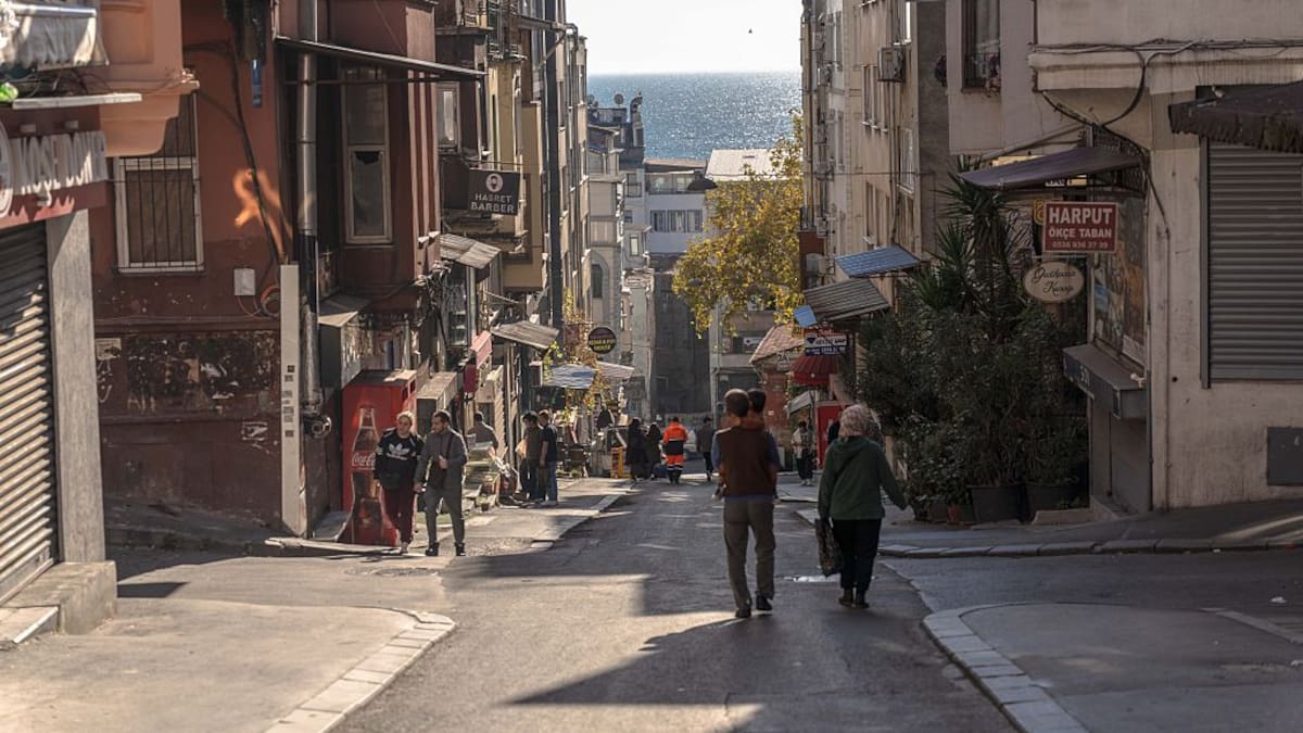 Eleven detained after deaths of family from suspected poisoning in Istanbul Eleven detained after deaths of family from suspected poisoning in Istanbul