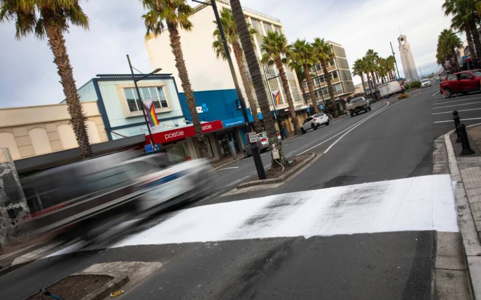 Gisborne Mayor condemns protesters who painted over rainbow crossing