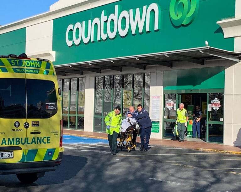 Dunedin supermarket stabbing: Countdown manager stabbed four times ...