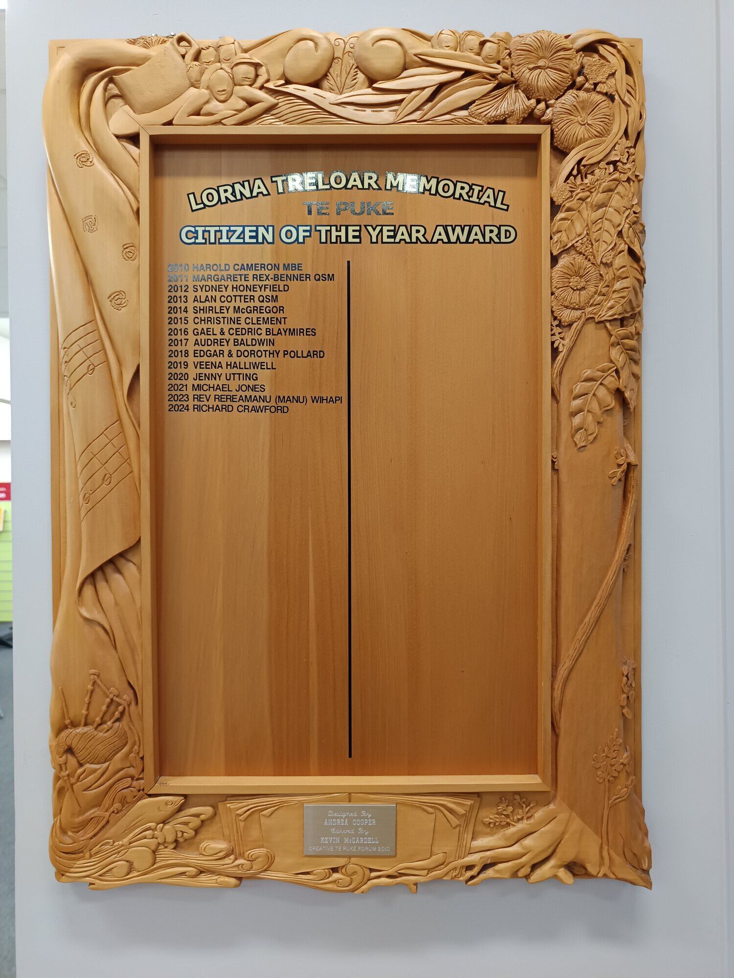  The Lorna Treloar Memorial Citizen of the Year plaque.