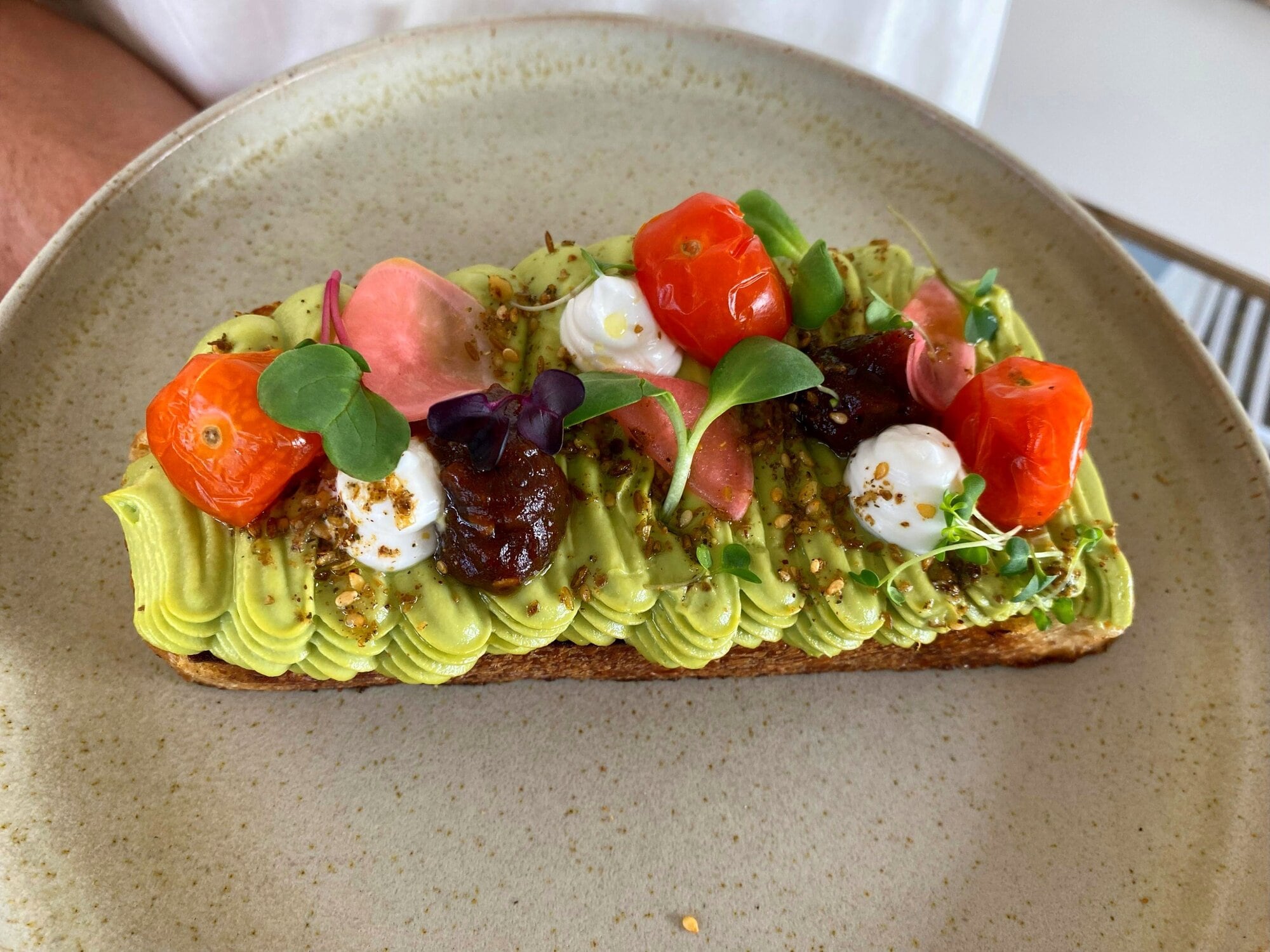  The avocado dish challenge set for BLACKCAPS captain Michael Bracewell and Australia’s Mitch Marsh at Somethin' Somethin' at Mount Maunganui. Photo / Rosalie Liddle Crawford