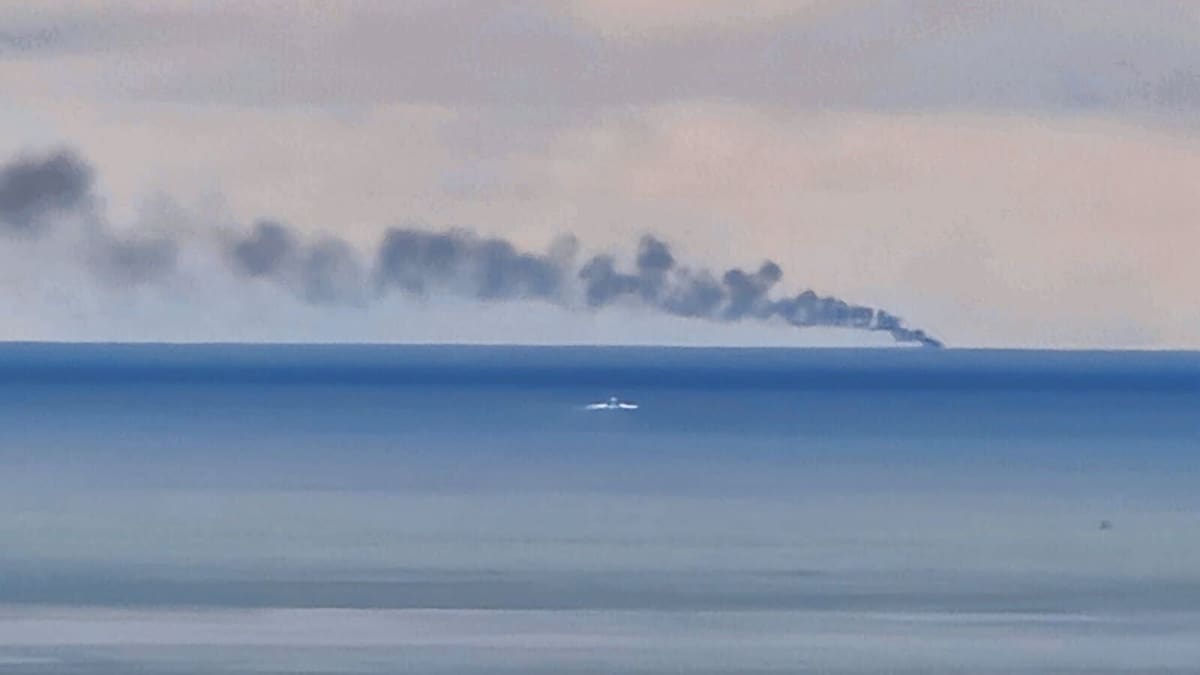 ‘Flames as big as a house’: Yachtie plucked to safety as inferno engulfs boat ‘Flames as big as a house’: Yachtie plucked to safety as inferno engulfs boat
