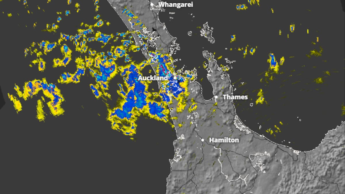 Weather: Heavy rain, thunderstorms blast Auckland Weather: Heavy rain, thunderstorms blast Auckland