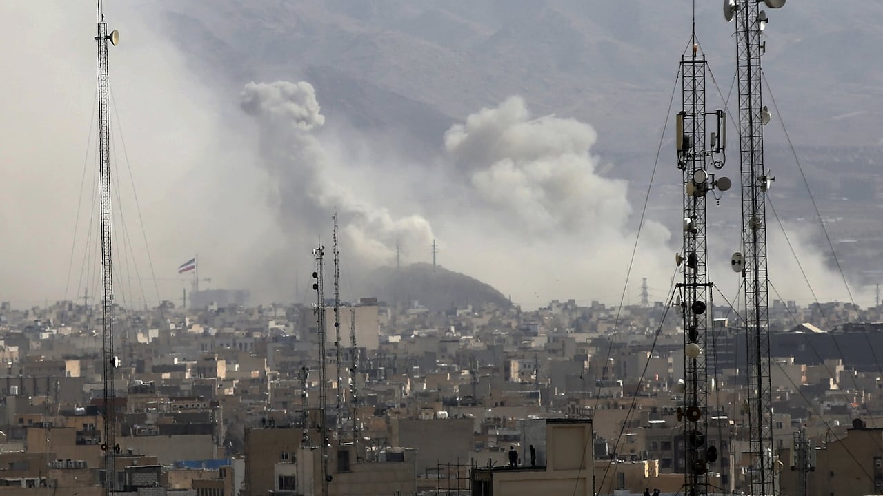 যুক্তরাষ্ট্র-ইসরাইল হামলার পর ইরানের স্কুলে হামলায় নিহতের সংখ্যা বেড়ে ১০৮ জনে দাঁড়িয়েছে যুক্তরাষ্ট্র-ইসরাইল হামলার পর ইরানের স্কুলে হামলায় নিহতের সংখ্যা বেড়ে ১০৮ জনে দাঁড়িয়েছে