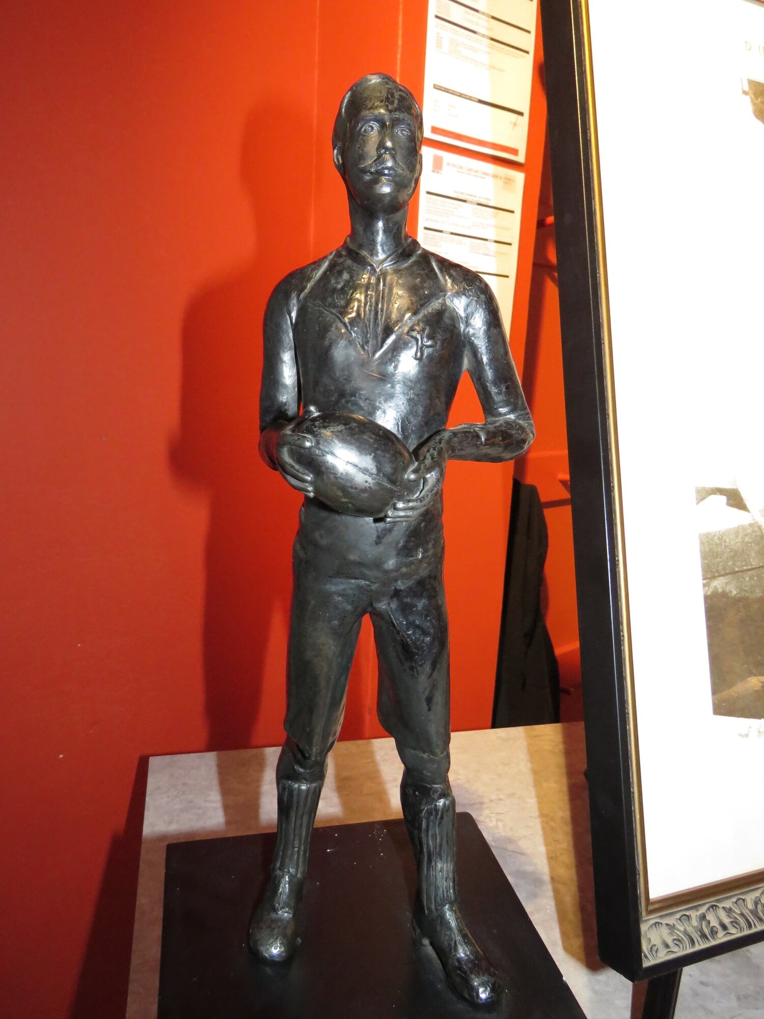  A statue of Dave Gallaher, displayed at Western Bay Museum for the weekend thanks to loan from the Ponsonby Rugby Club. Photo / Merle Cave