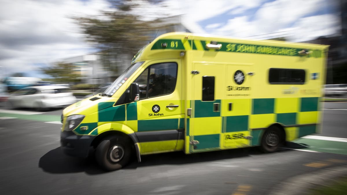 One person seriously injured following jet boat crash on Ōreti River, Southland One person seriously injured following jet boat crash on Ōreti River, Southland