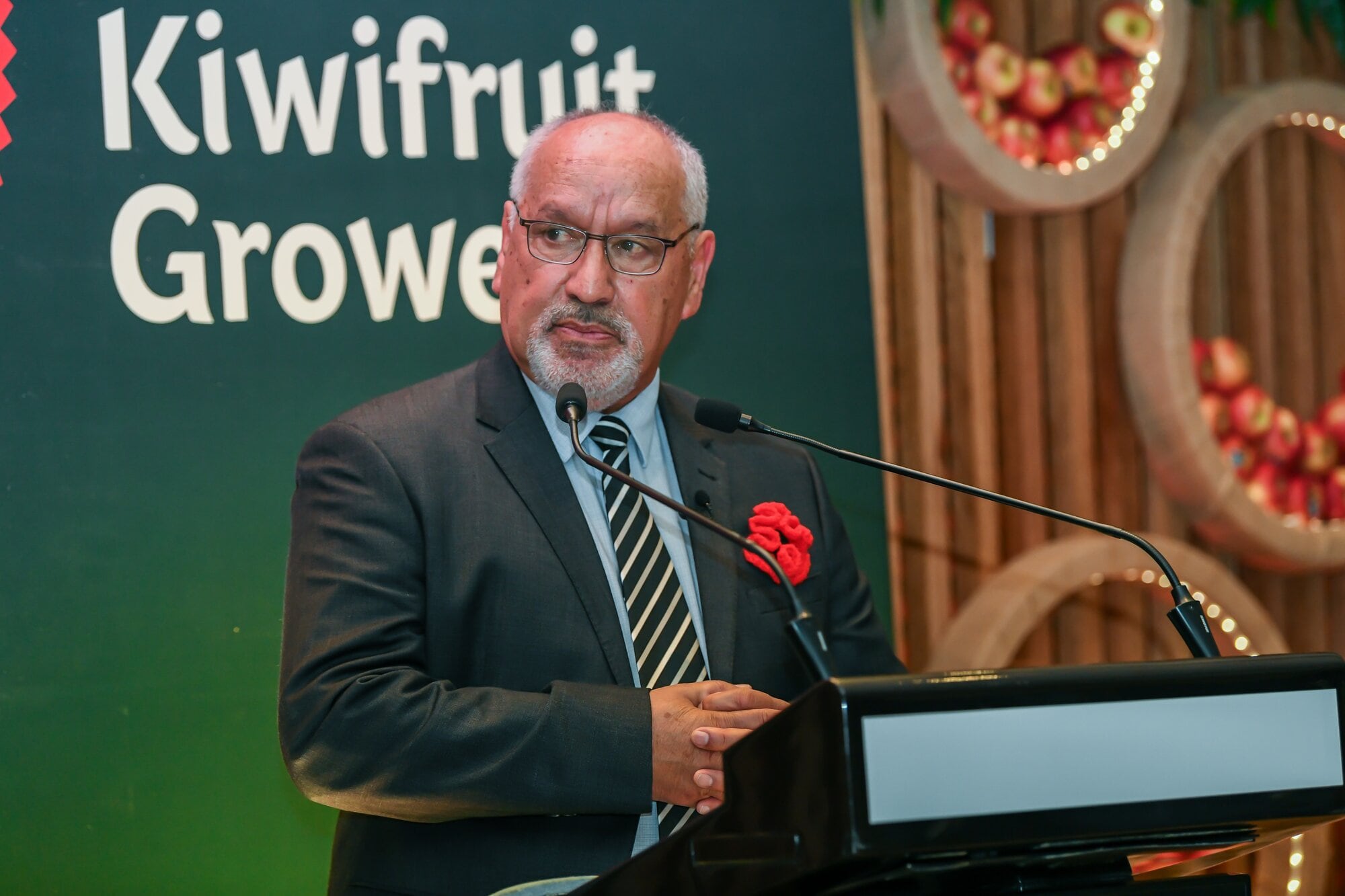  Geoff Rolleston, chair of Māori Kiwifruit Growers Ltd, speaking at the Kiingitanga delegation. Photo / Shadow Professional