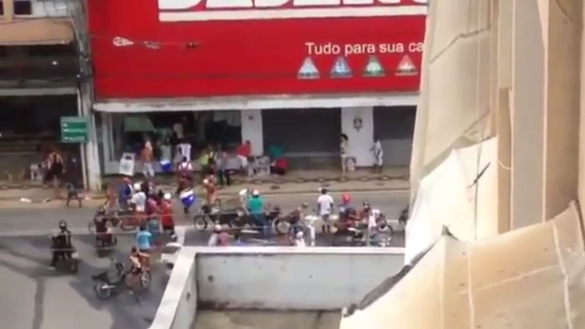 Watch: Stores robbed as chaos erupts in Brazil - NZ Herald