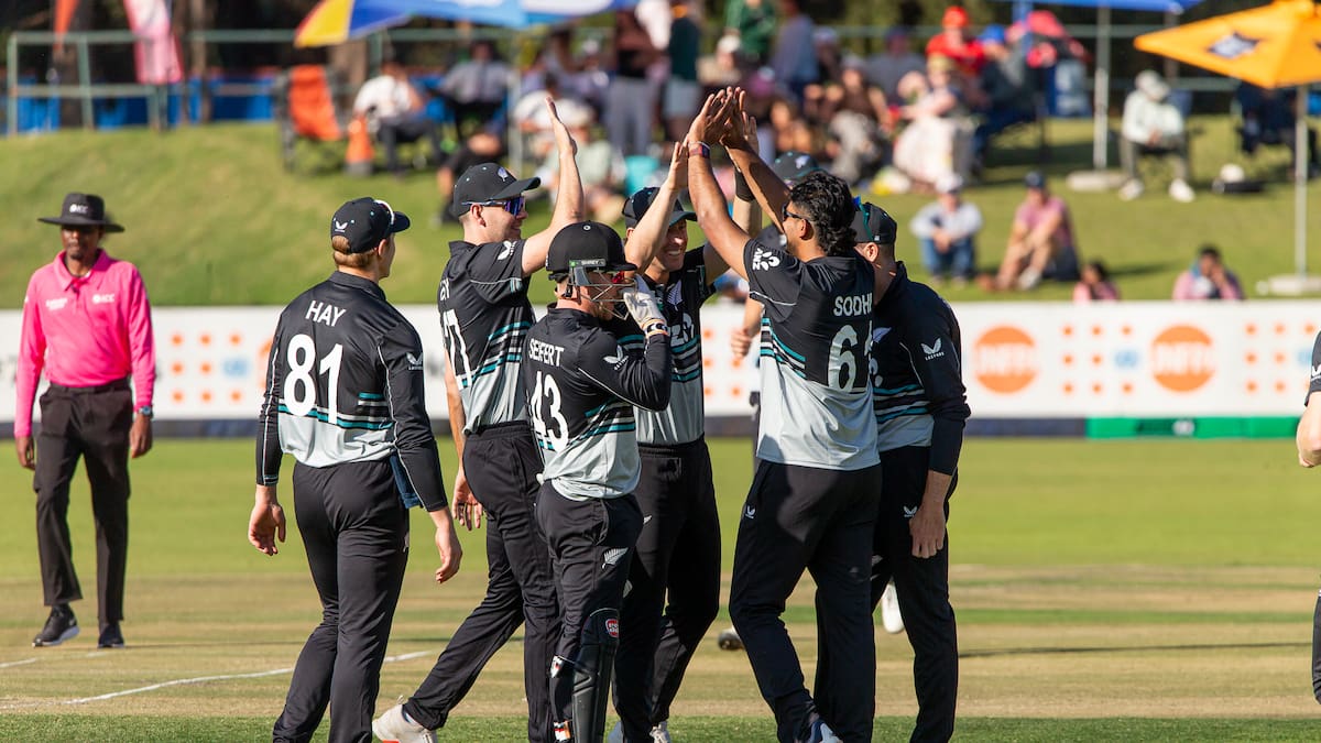 Black Caps give Walter coaching debut victory, topple Proteas in Tri-series Black Caps give Walter coaching debut victory, topple Proteas in Tri-series