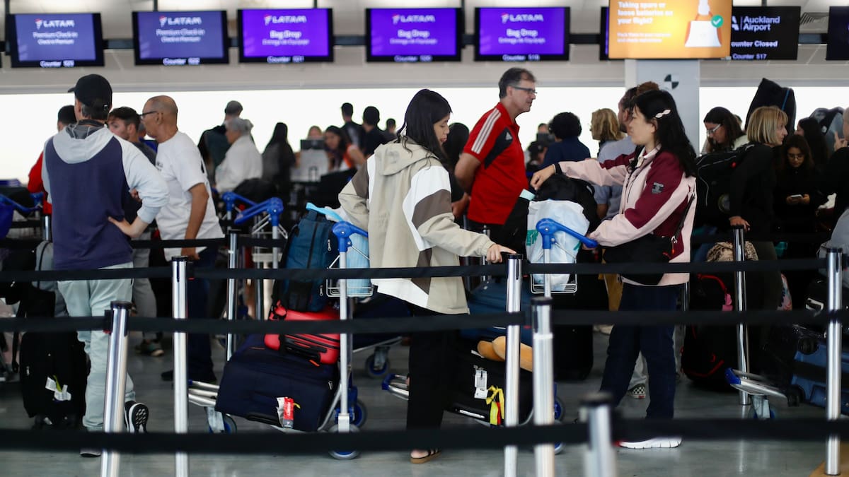 Delays at Auckland Airport after check-in software outage Delays at Auckland Airport after check-in software outage