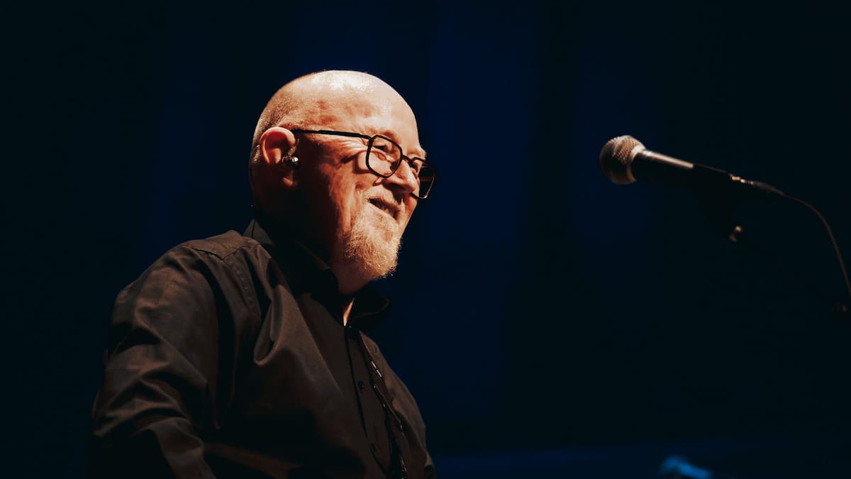 ‘We are your family’: Inside Sir Dave Dobbyn’s epic, emotional Town Hall show ‘We are your family’: Inside Sir Dave Dobbyn’s epic, emotional Town Hall show