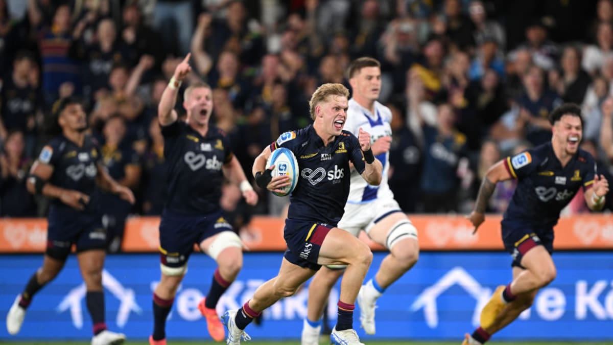Highlanders survive red card, hold on for famous victory as Blues kept winless Highlanders survive red card, hold on for famous victory as Blues kept winless