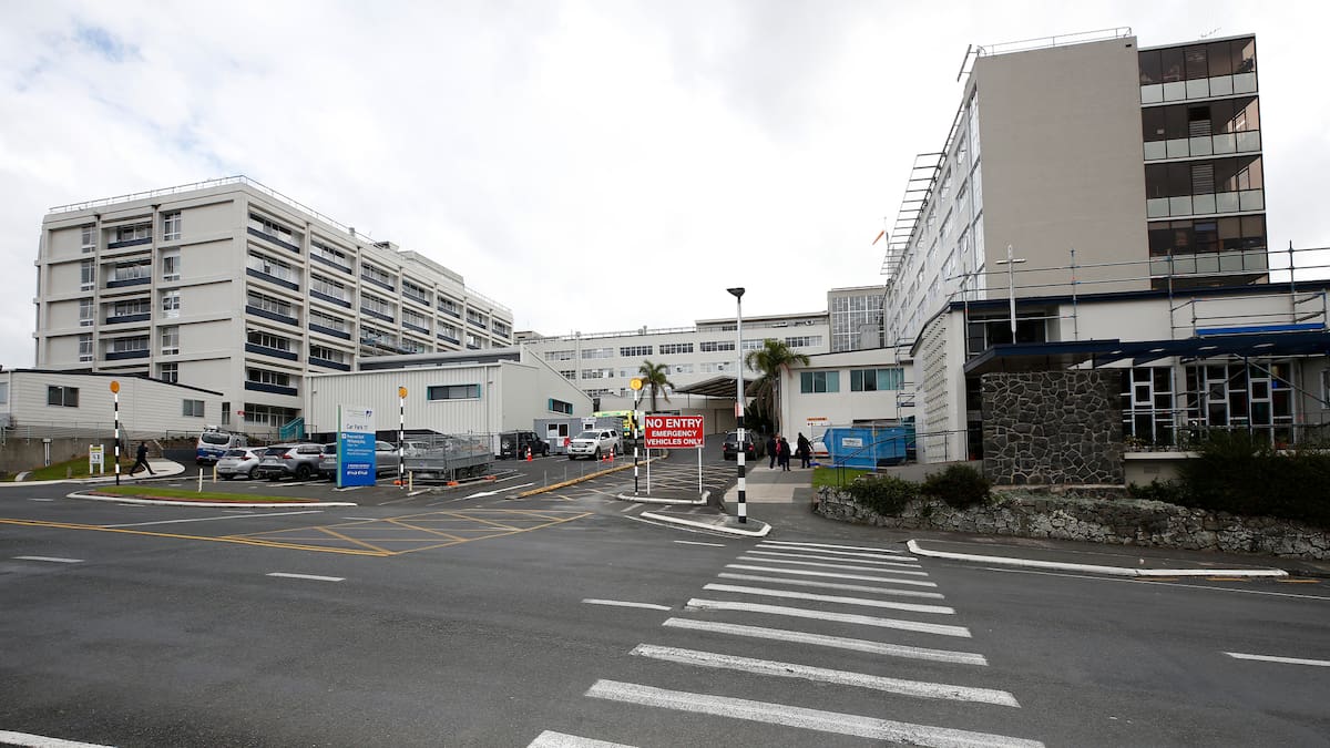 Prisoner jumps out Whangārei Hospital window three storeys up in a bid to escape