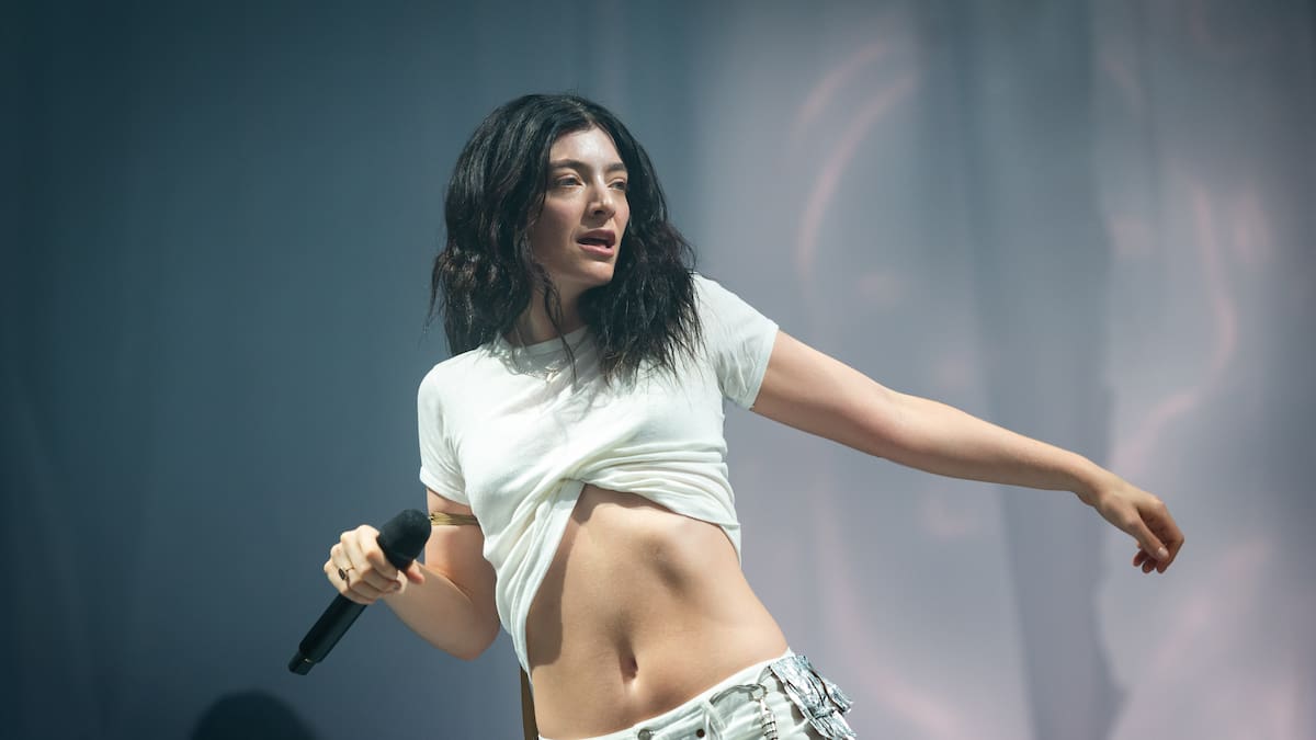 Lorde hits No 1 with Virgin in UK, Australia and New Zealand