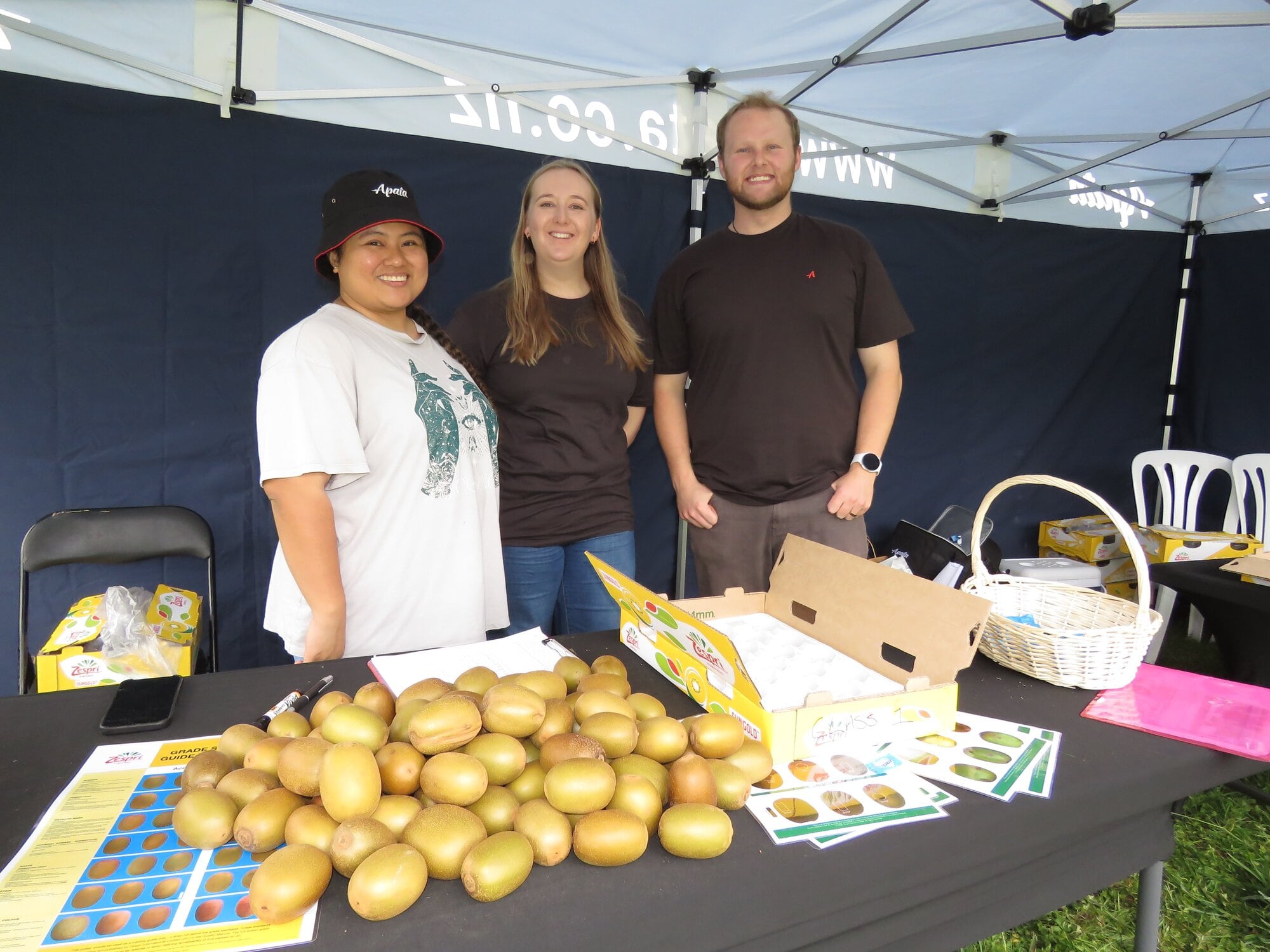  Kristine Lagala, Phoebe Scherer and Roy Nix from Apata hosted a new module on kiwifruit grading. Photo / Merle Cave