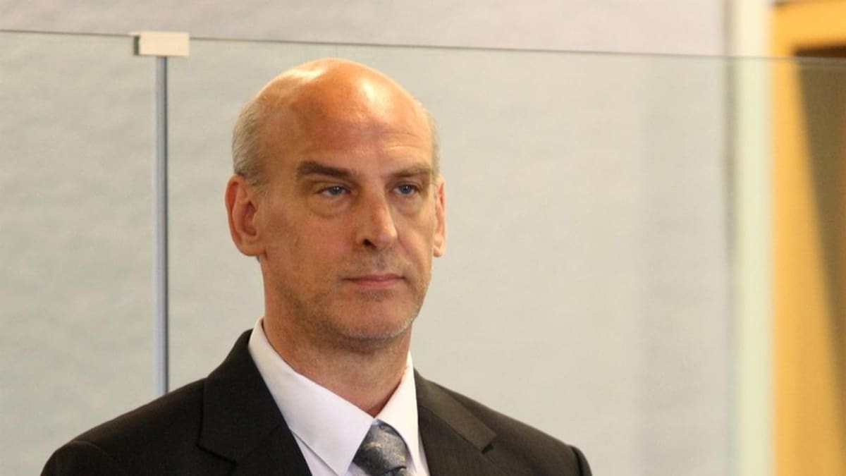 Gordon Hieatt strangled his girlfriend and lived with her body for a month, now he’s getting parole