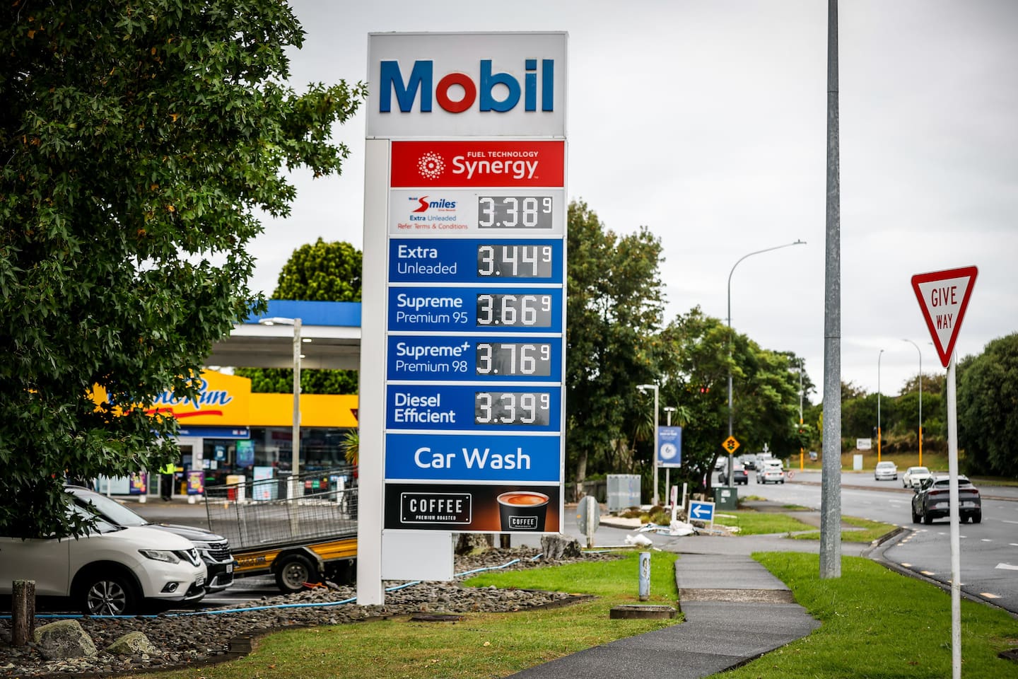 Mobil Oteha Valley on Auckland's North Shore is charging the same for its discounted 91 grade fuel and diesel. Photo / Michael Craig