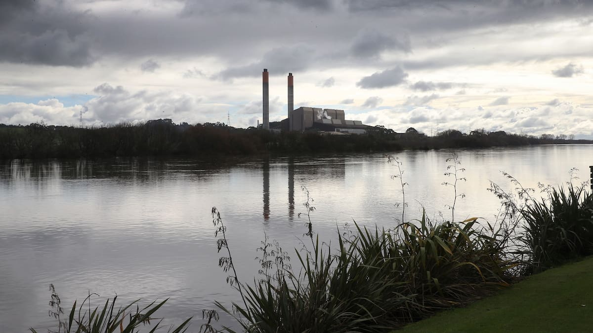 Government mulls insuring electricity investors against fossil fuel political U-turn