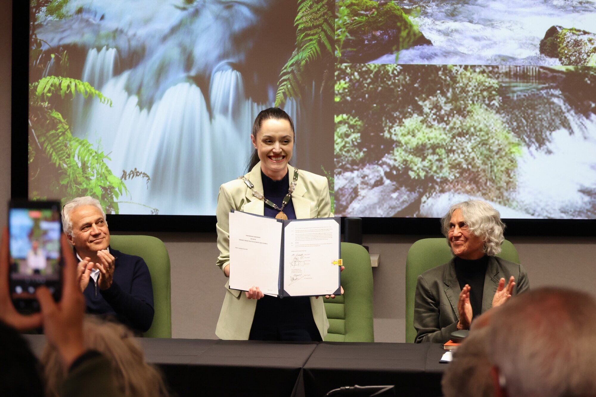  Ngāti Kearoa-Ngāti Tuara and Rotorua Lakes Council have signed a new partnership securing 60% of Rotorua’s drinking water and returning ancestral land.